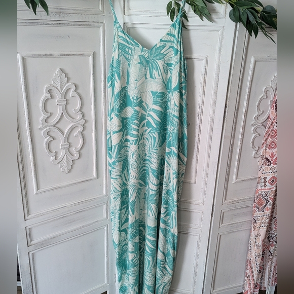 NEW Maxi Dress with tags Close Out Sale - Picture 3 of 6